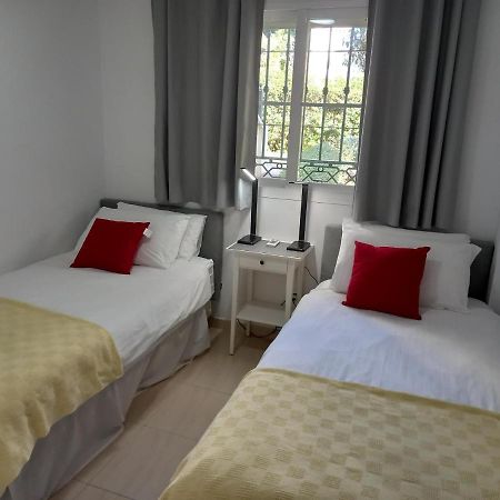 Refurbished 2-Bed Apartment Burriana Beach. Nerja Exterior foto