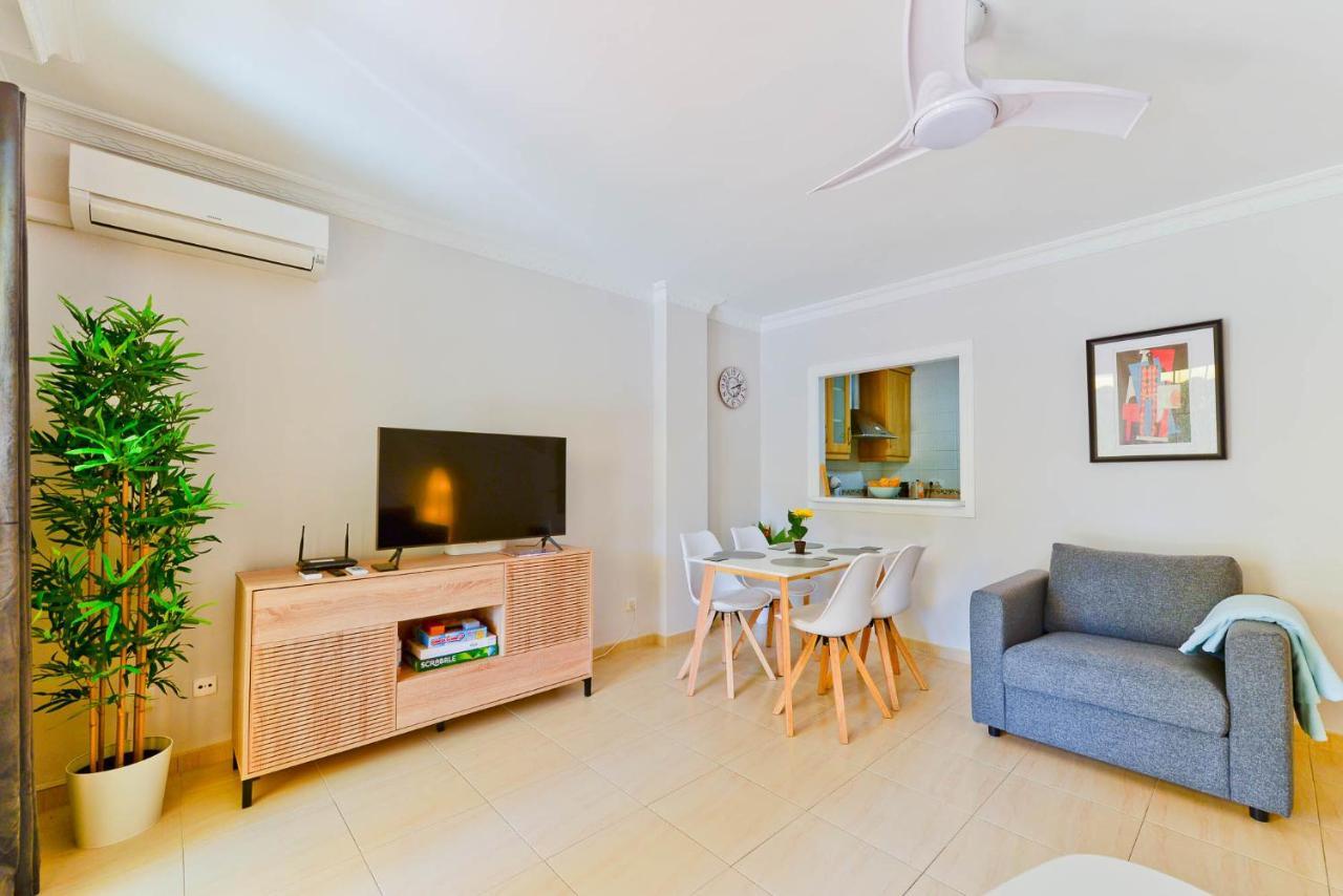 Refurbished 2-Bed Apartment Burriana Beach. Nerja Exterior foto